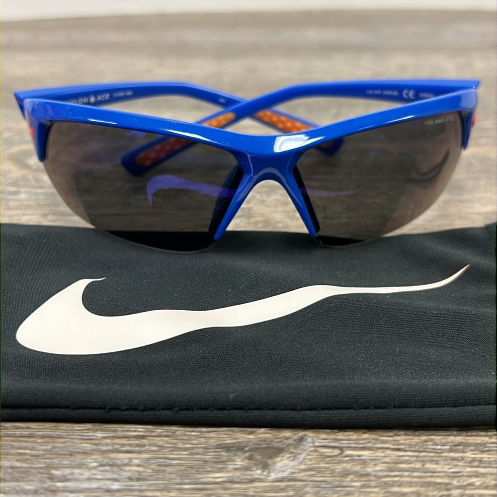 SOLD IN STORE Nike Skylon Ace EV0891 Men’s Sunglasses and Cleaning Pouch - Picture 2 of 9